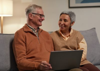 Tecnología y personas mayores: cómo reducir la brecha digital